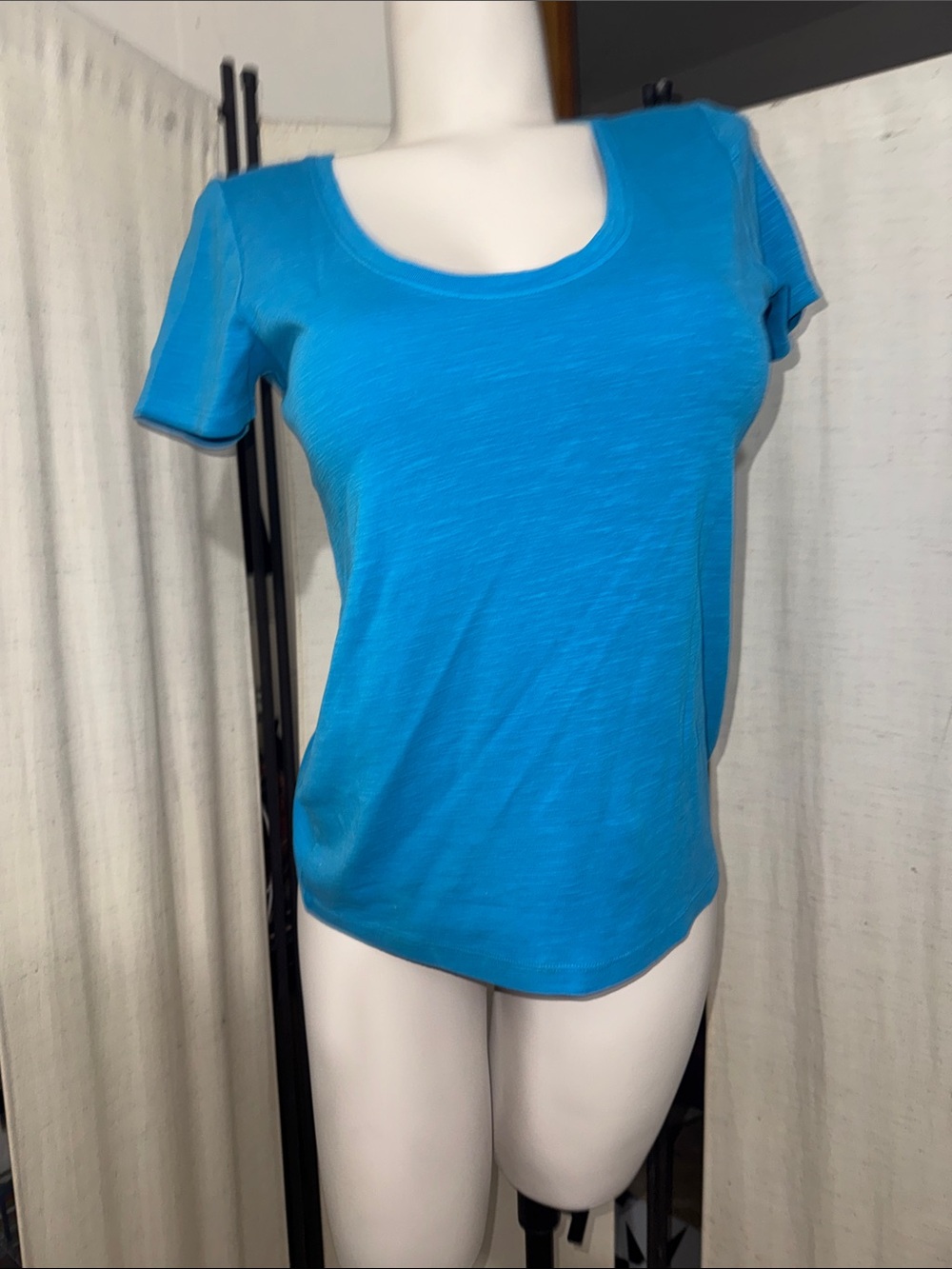 NWT Tommy Bahama Ashby V Neck s/s Tee Hawaiian Ocean
